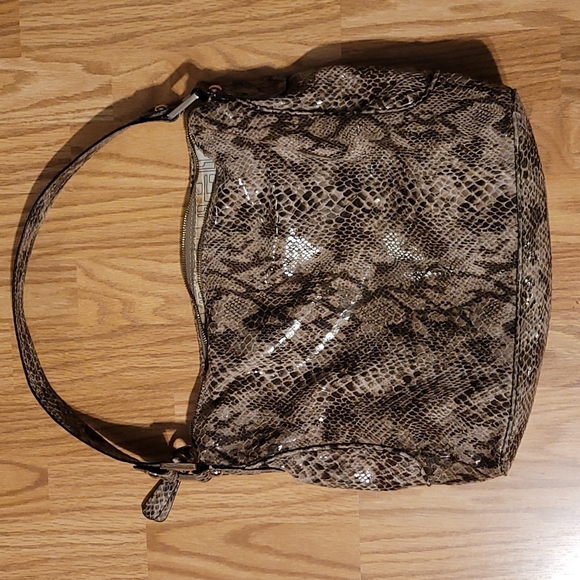 Guess purse - Picture 8 of 8